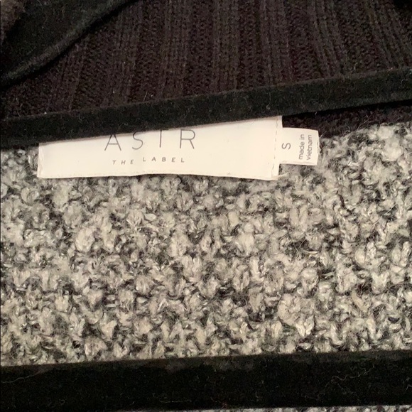 ASTR, black, white & gray sweater - Picture 2 of 2